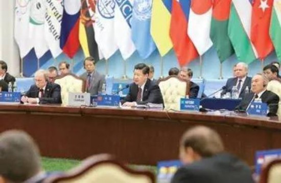 图为:2014年5月21日,亚洲相互协作与信任措施会议第四次峰会在上海举行。中国国家主席习近平主持会议并发表题为《积极树立亚洲安全观 共创安全合作新局面》的主旨讲话。